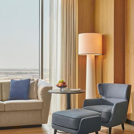 Grand Hyatt Kuwait Hotel Koeweit Buitenkant foto A floor lamp