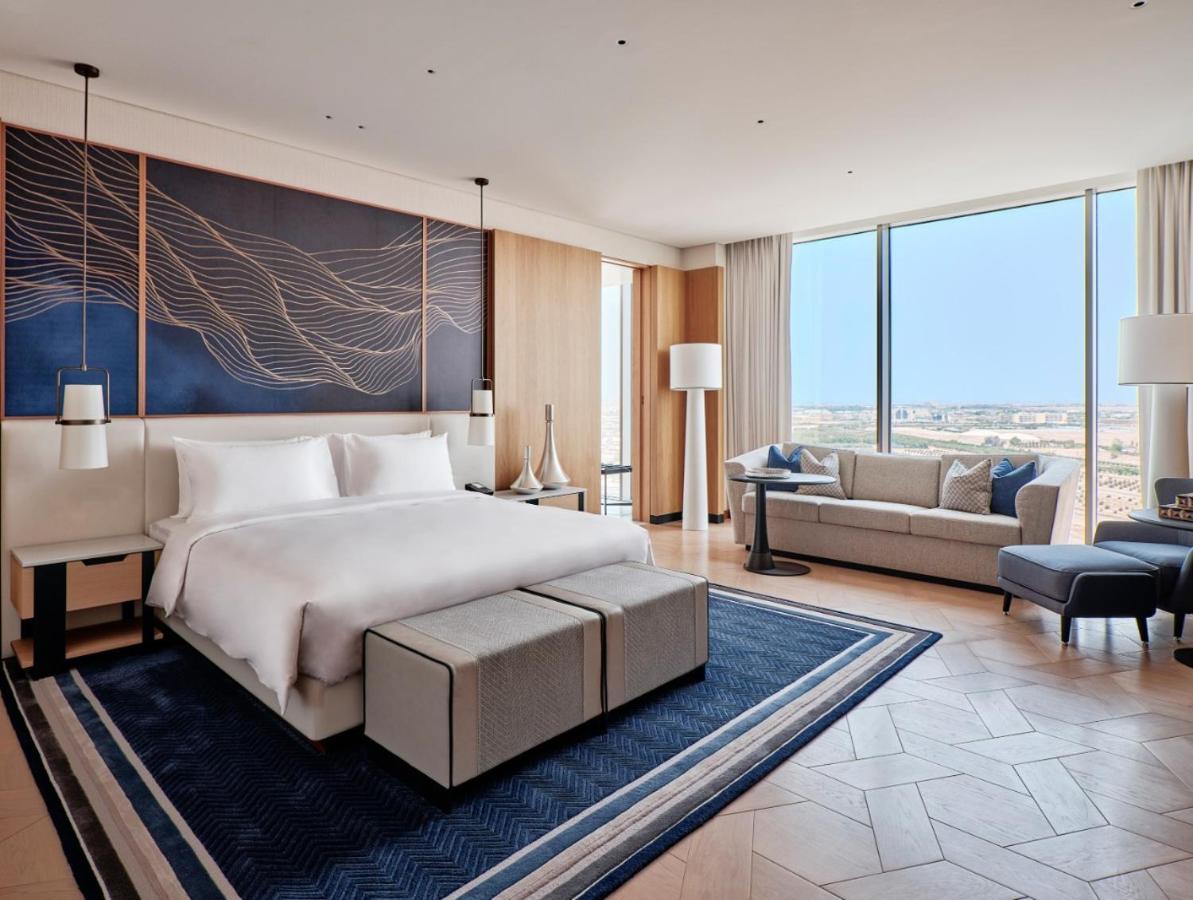 Grand Hyatt Kuwait Hotel Koeweit Buitenkant foto A guest room at the hotel
