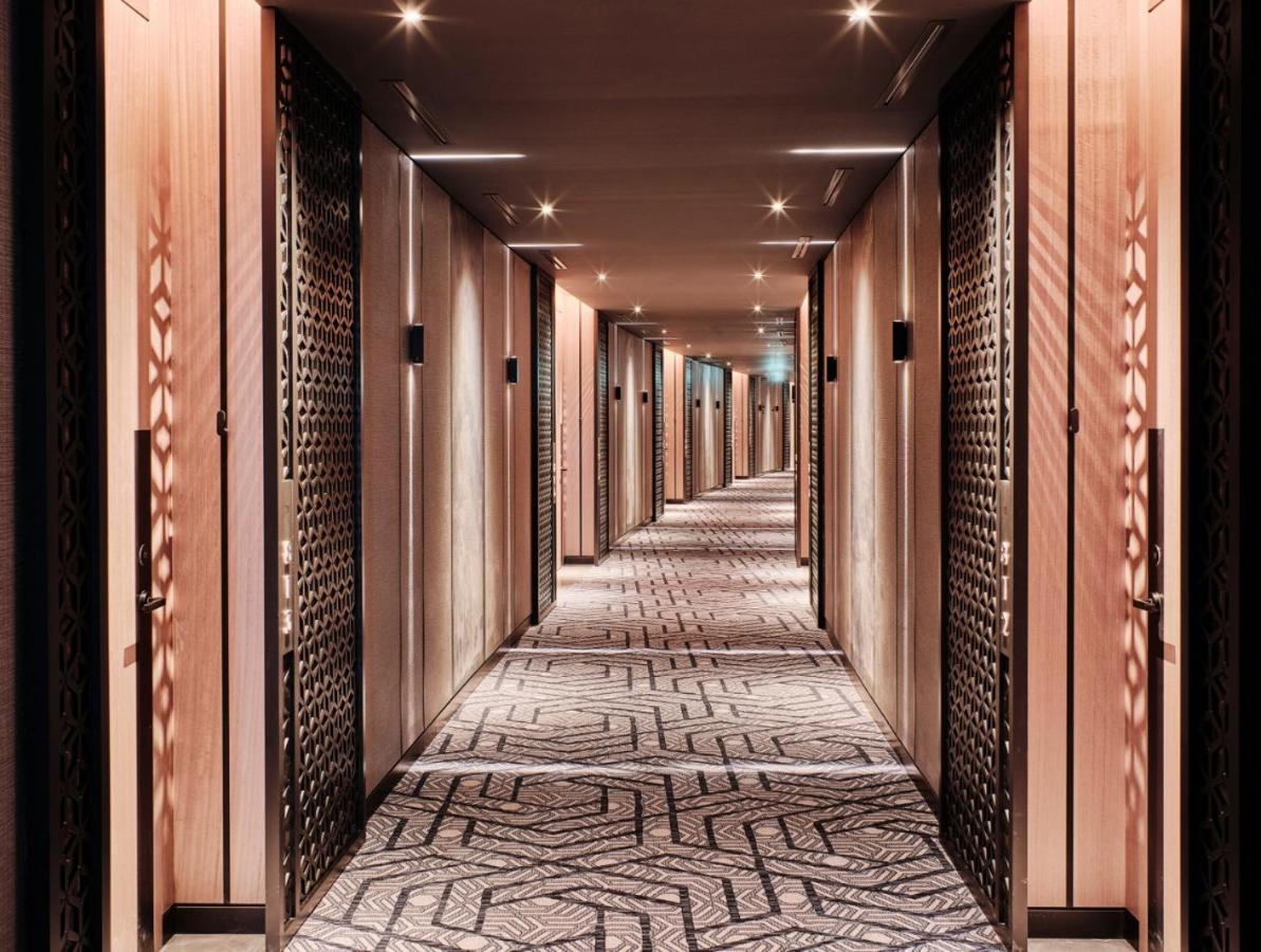 Grand Hyatt Kuwait Hotel Koeweit Buitenkant foto A corridor at the hotel