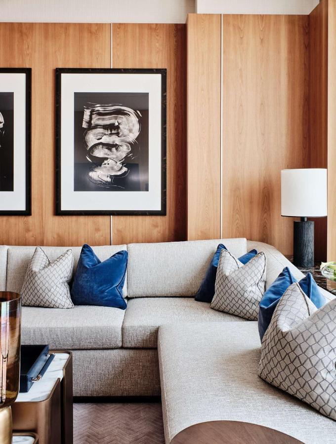 Grand Hyatt Kuwait Hotel Koeweit Buitenkant foto A sofa with cushions
