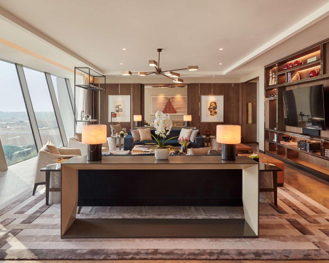 Grand Hyatt Kuwait Hotel Koeweit Buitenkant foto The living room of a Sky Residence