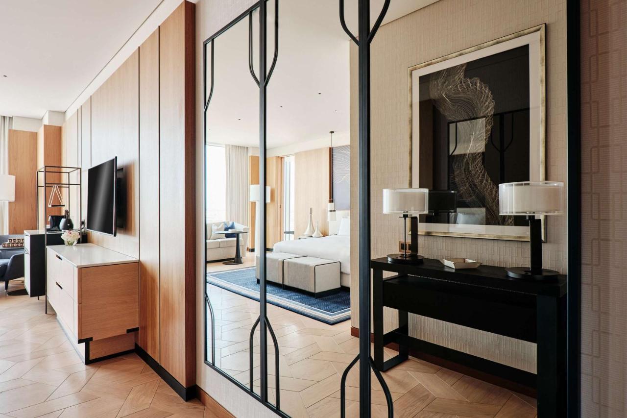 Grand Hyatt Kuwait Hotel Koeweit Buitenkant foto A suite at the hotel