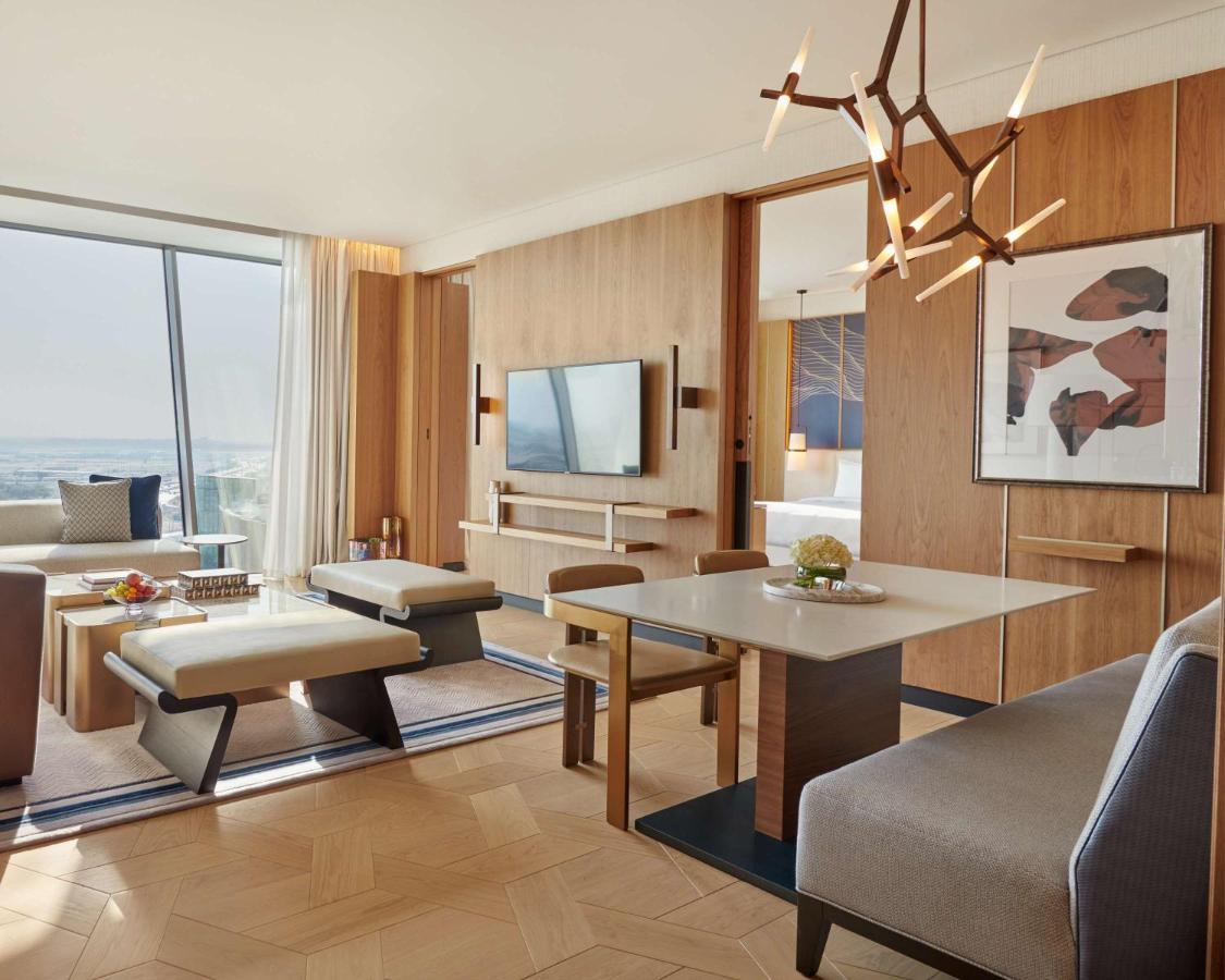 Grand Hyatt Kuwait Hotel Koeweit Buitenkant foto A suite at the hotel