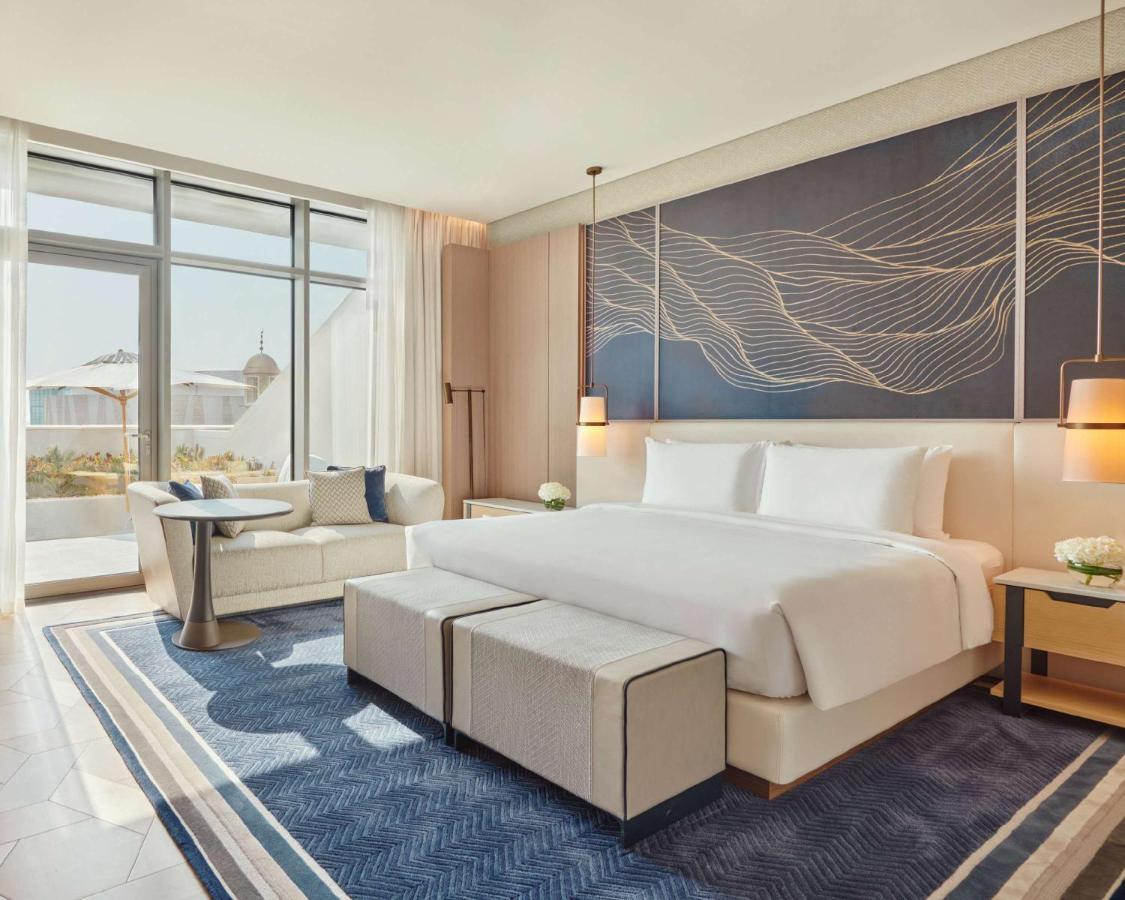 Grand Hyatt Kuwait Hotel Koeweit Buitenkant foto A bedroom at the hotel
