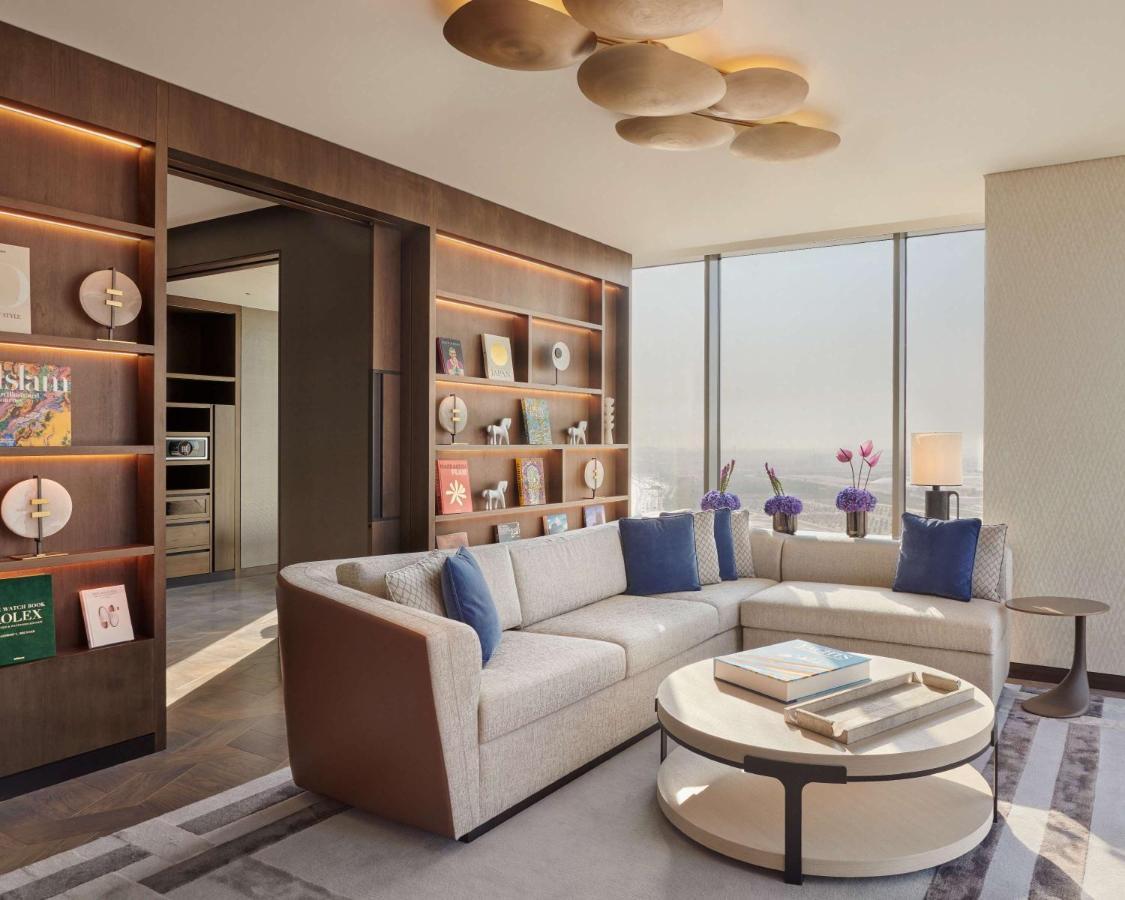 Grand Hyatt Kuwait Hotel Koeweit Buitenkant foto A living room at the Ritz-Carlton, DIFC