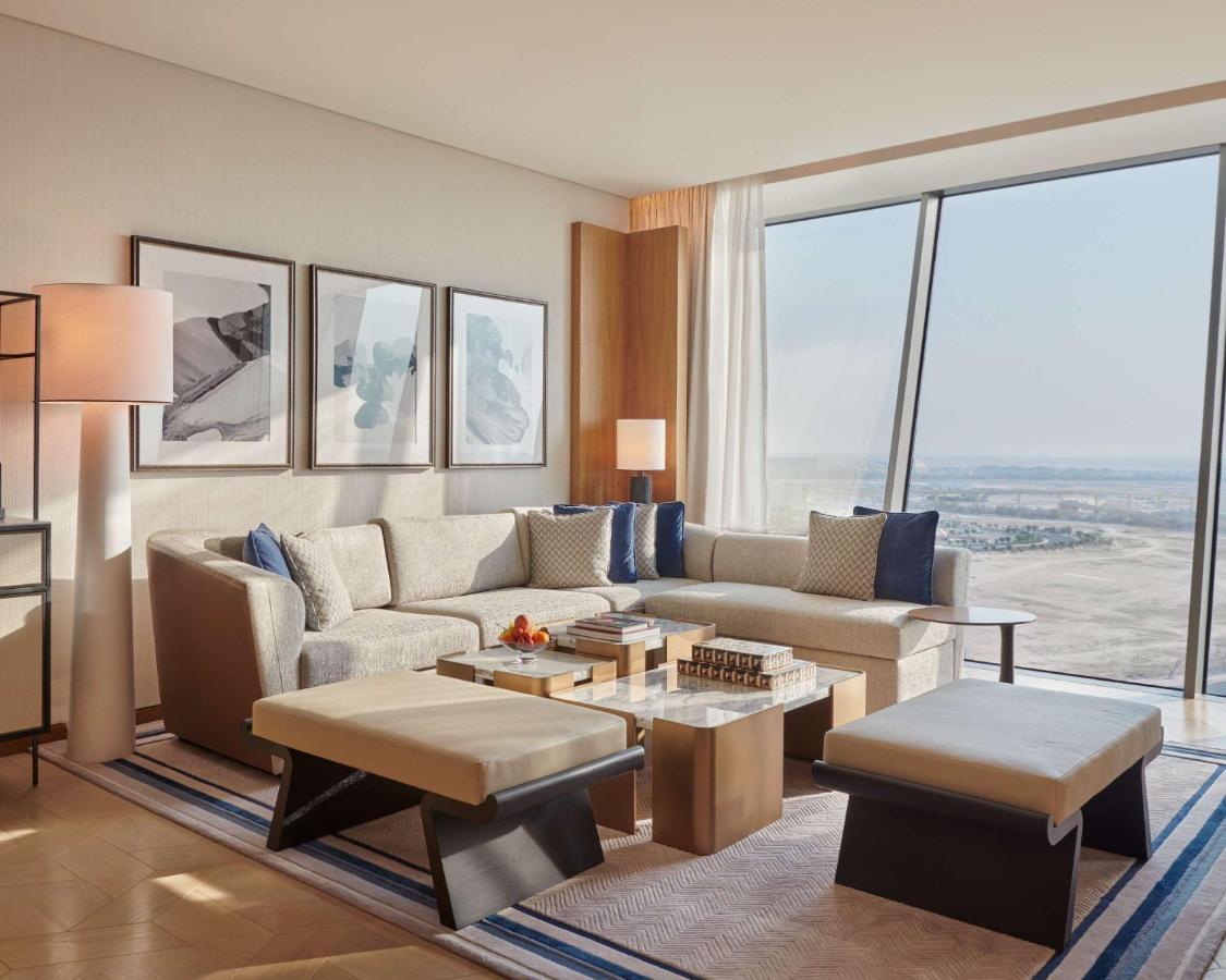 Grand Hyatt Kuwait Hotel Koeweit Buitenkant foto A living room at the Ritz-Carlton, DIFC