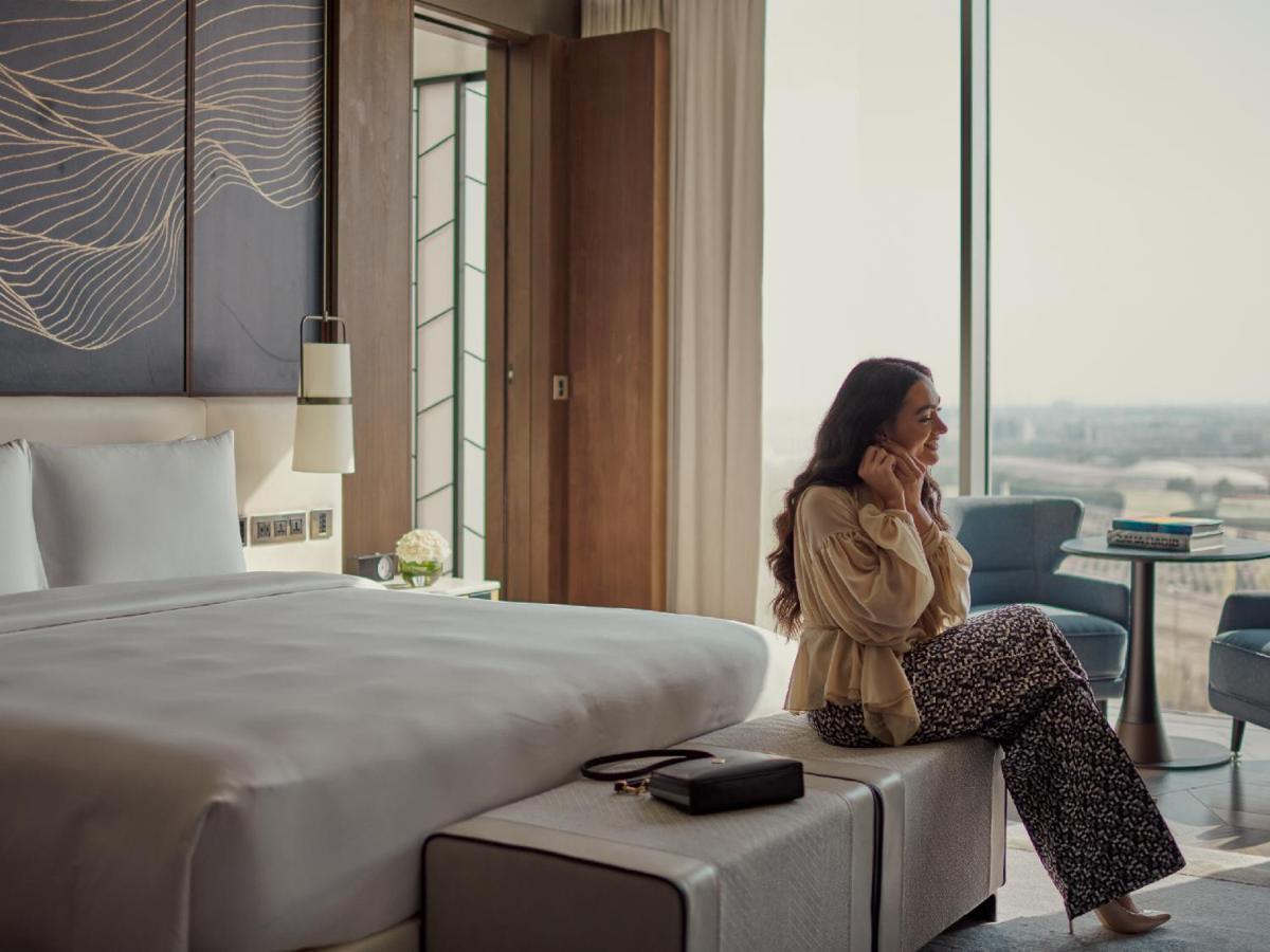 Grand Hyatt Kuwait Hotel Koeweit Buitenkant foto A guest in a room at the hotel