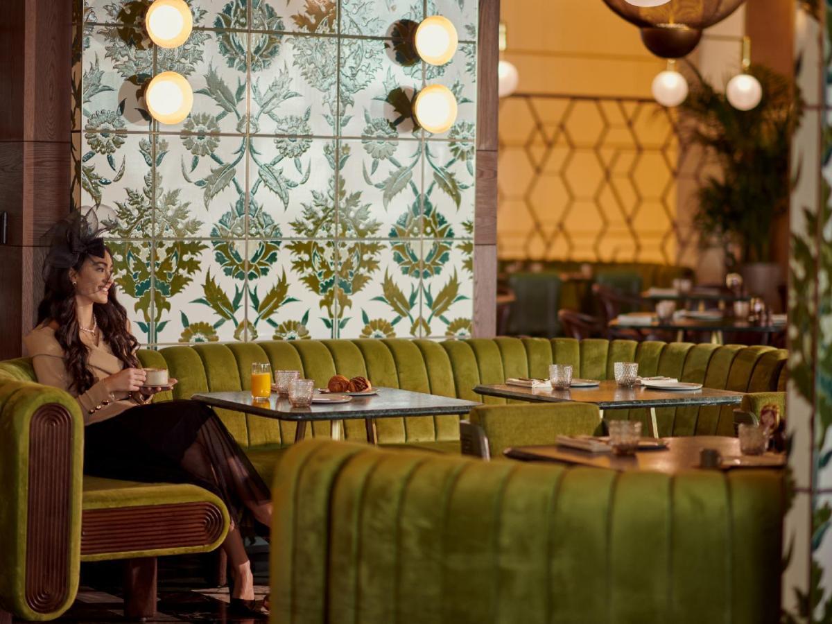 Grand Hyatt Kuwait Hotel Koeweit Buitenkant foto The interior of the restaurant
