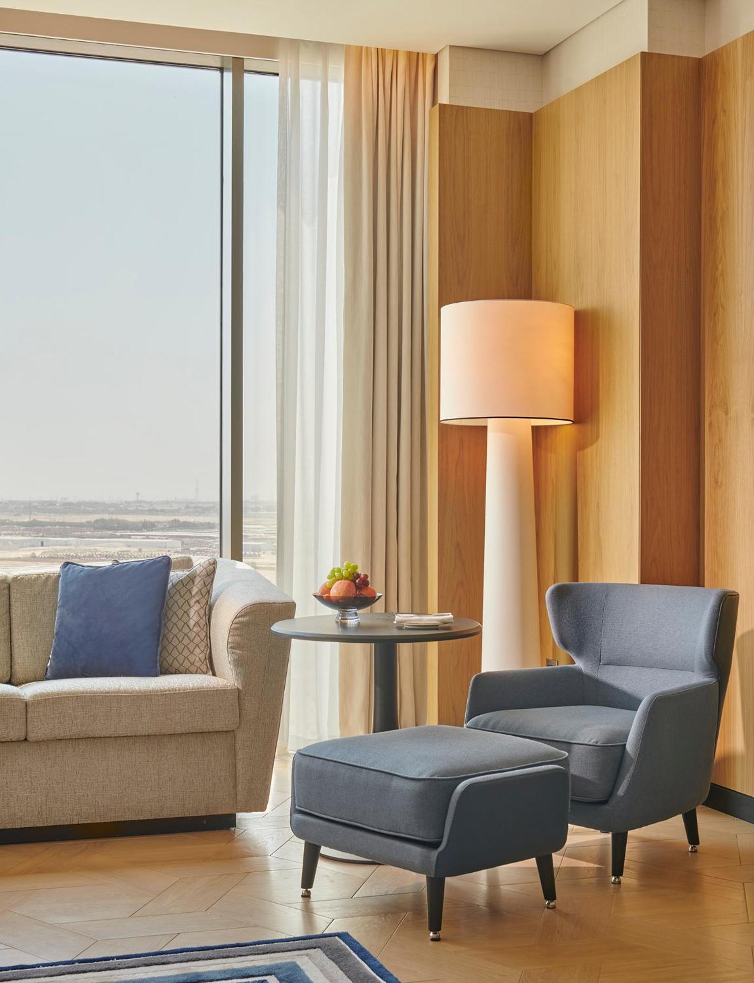 Grand Hyatt Kuwait Hotel Koeweit Buitenkant foto A floor lamp